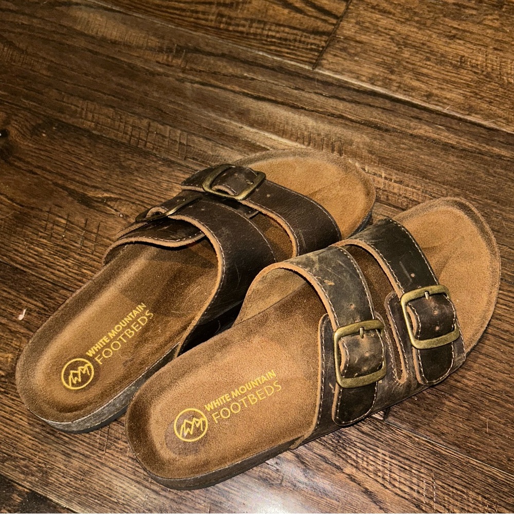 White Mountain Brown Footbed Sandals, distressed brown, size 9